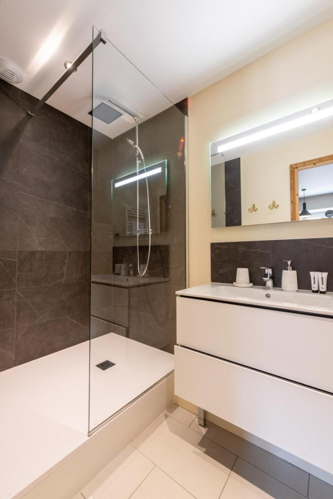 Oural Annecy Rent Lodge Extérieur photo